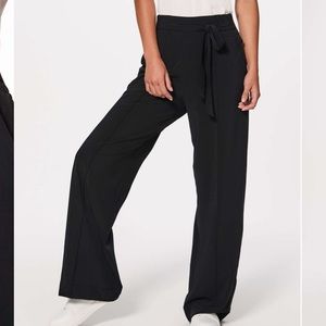 Lululemon NWT Noir Pant size 6 26”